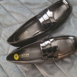 NWT Kenneth Cole Reaction Black Leather Loafer Heels